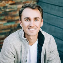 Tanner Davis headshot